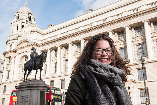 academic, study abroad, study, abroad, London, England, scenery, outside, girls, group, statue, adventure, explore