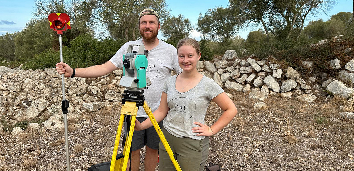 Evelyn Patterson (right) and Dr. Alex Smith (left) with the Total Station at Torre d'en Galmés.