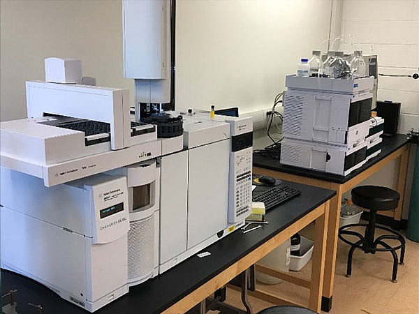 LC instrument with UV-vis, fluorescence and evaporative light scattering detector