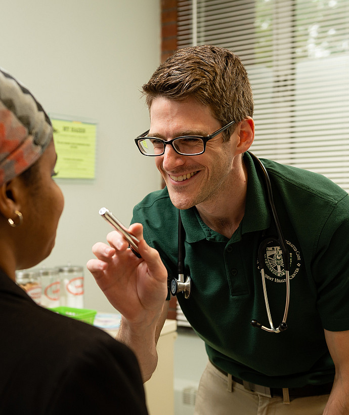 Physician in Hazen giving a check-up